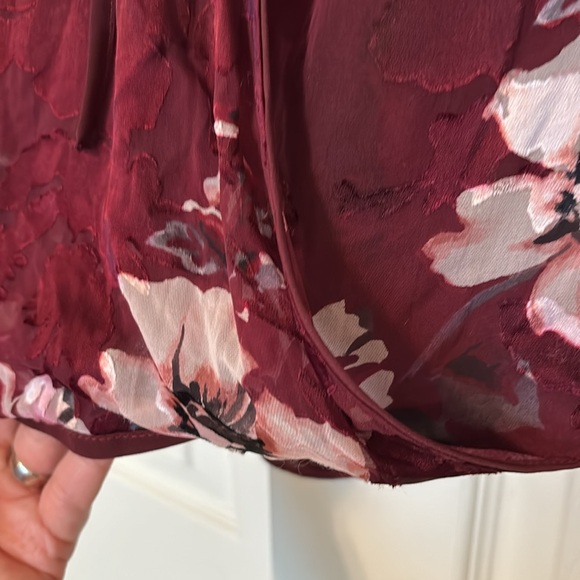 WHITE HOUSE BLACK MARKET Burgundy Sheer Sleeve Top Size 2 - Picture 9 of 11